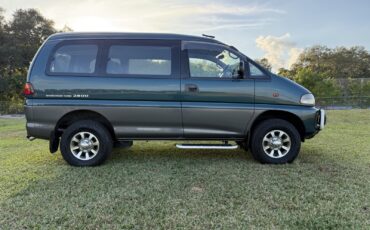 Mitsubishi-Delica-1996-Minivan-4