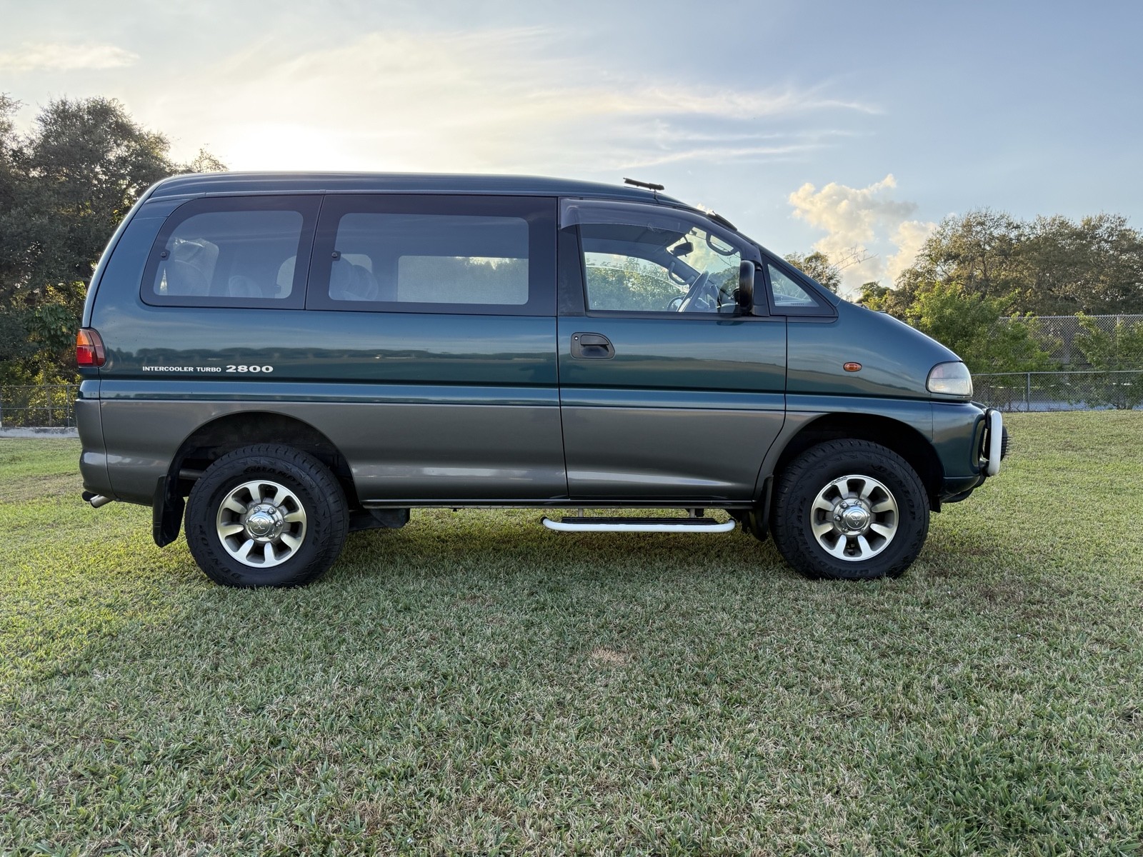 Mitsubishi-Delica-1996-Minivan-4