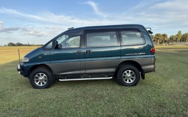 Mitsubishi-Delica-1996-Minivan-6