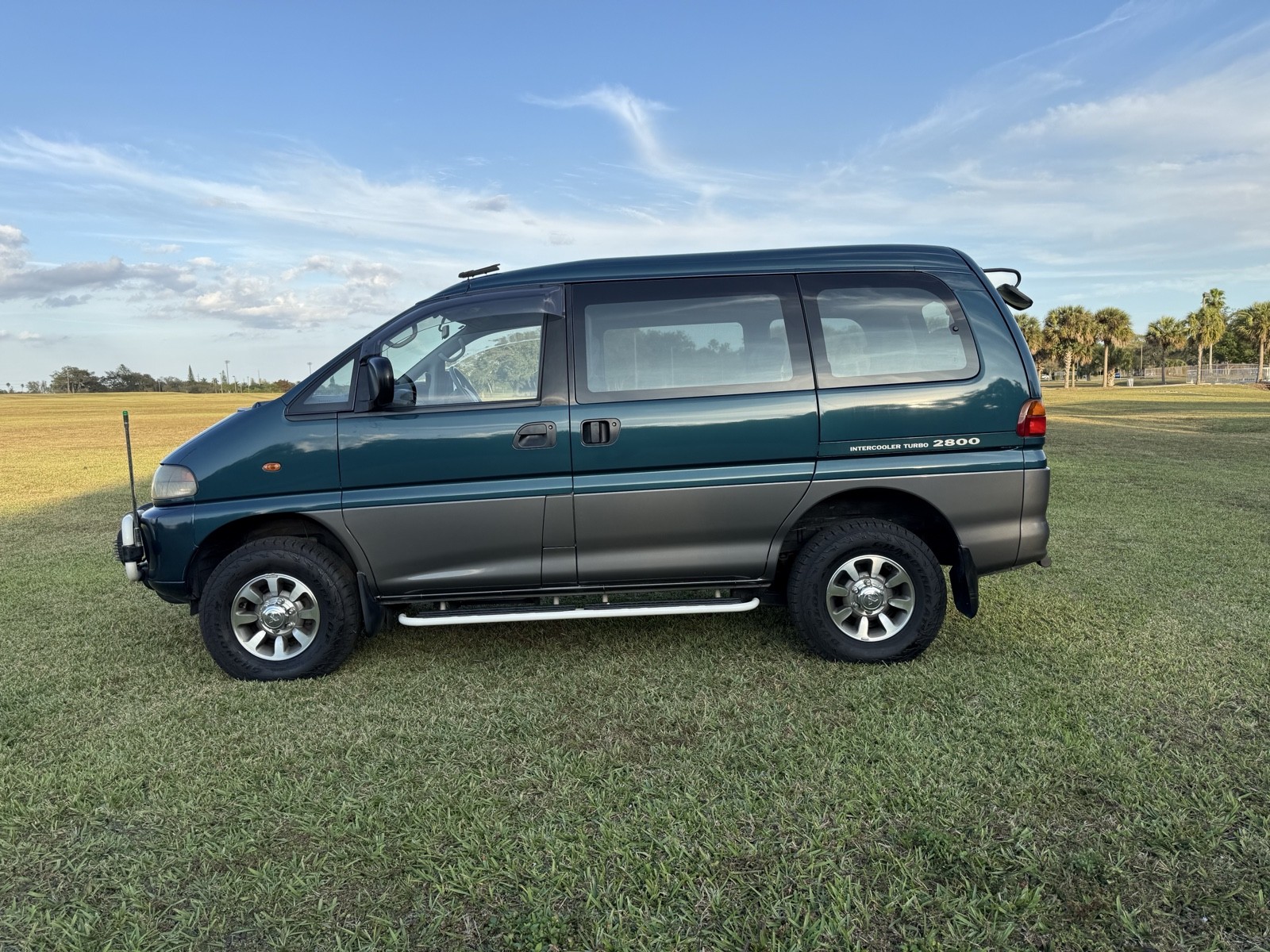Mitsubishi-Delica-1996-Minivan-6