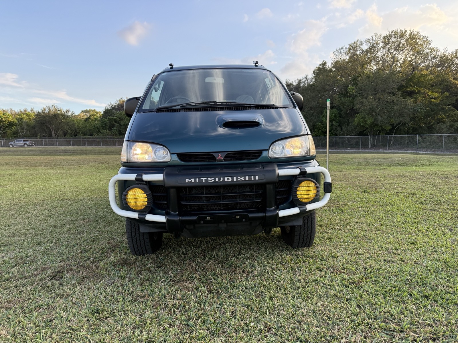 Mitsubishi-Delica-1996-Minivan-7