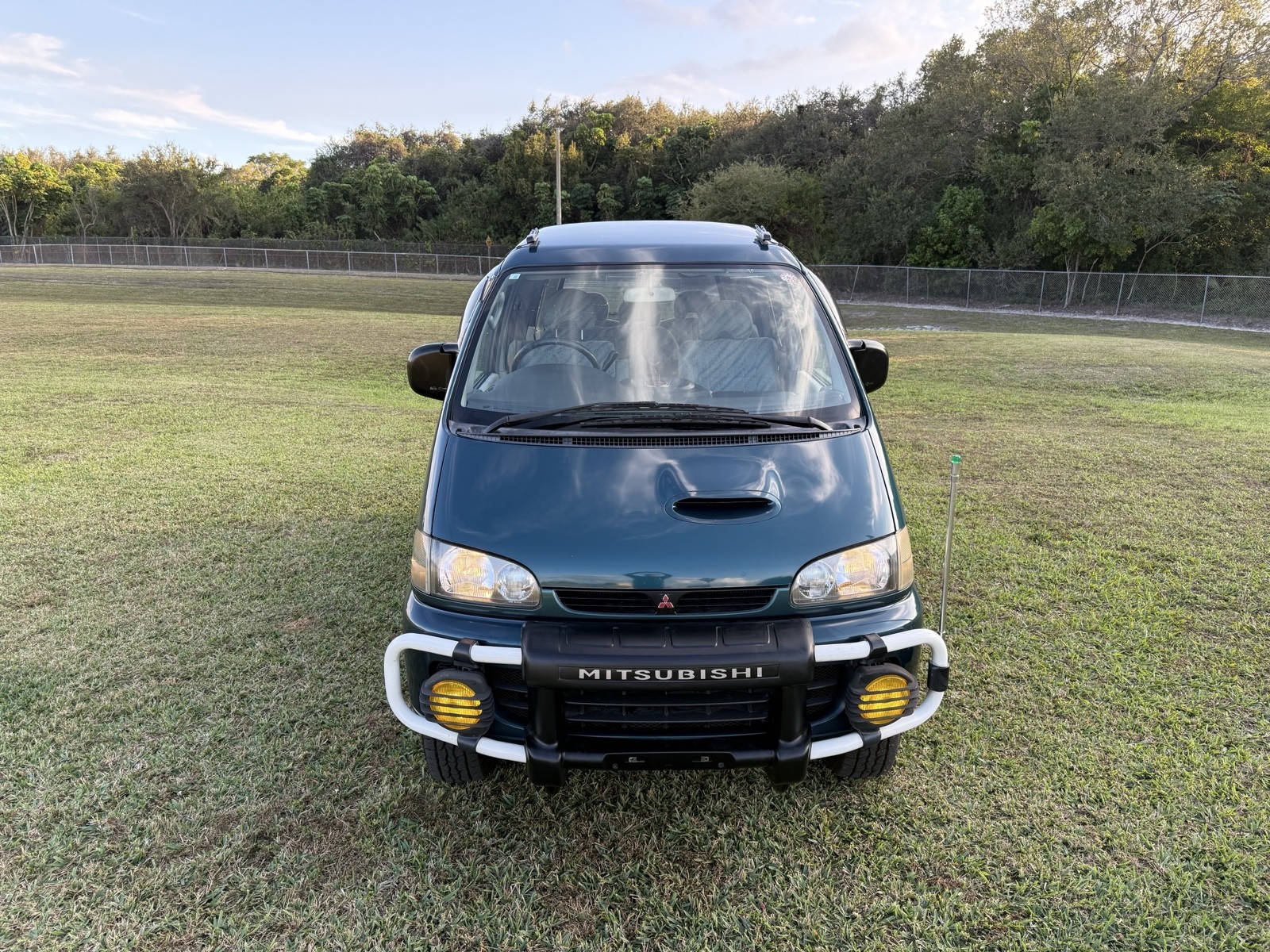 Mitsubishi-Delica-1996-Minivan-8