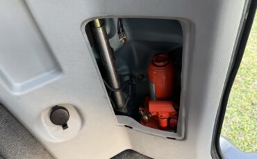 Mitsubishi-Delica-1996-Minivan-9