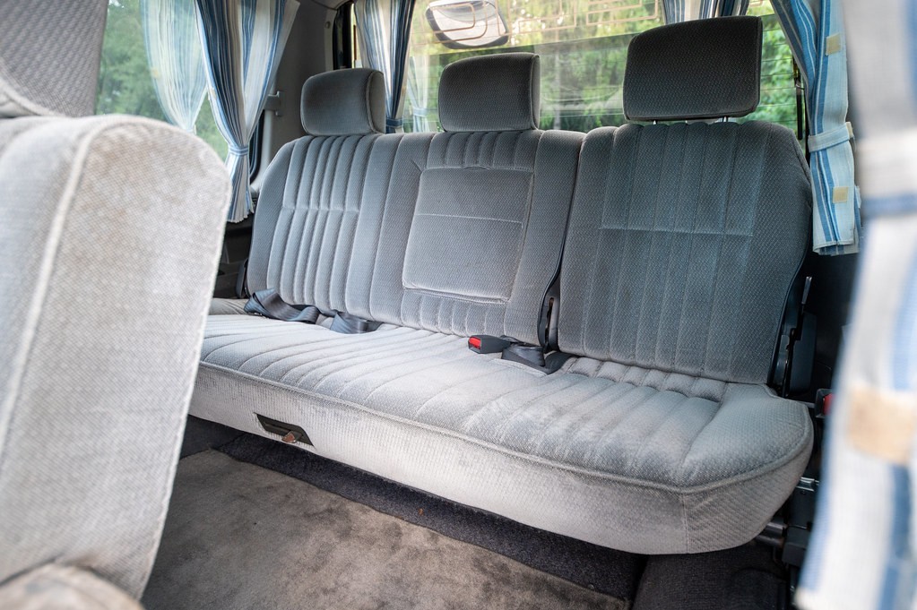 Mitsubishi-Delica-Star-Wagon-1991-Minivan-13