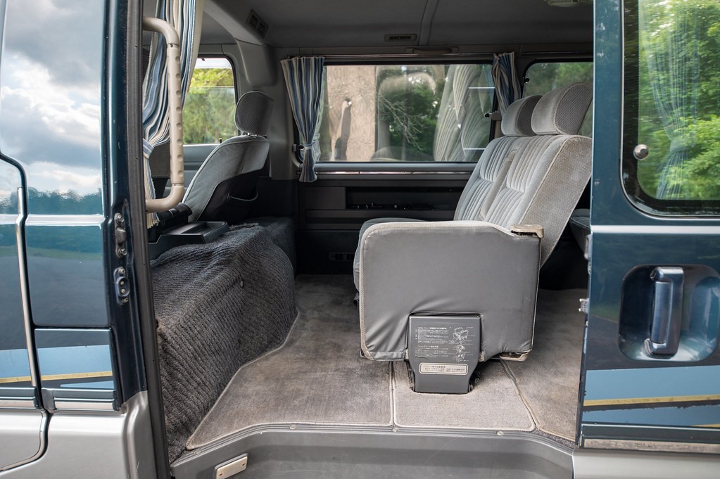 Mitsubishi-Delica-Star-Wagon-1991-Minivan-14