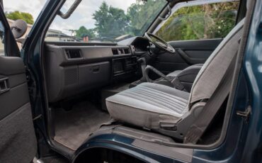 Mitsubishi-Delica-Star-Wagon-1991-Minivan-17