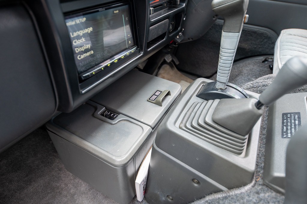 Mitsubishi-Delica-Star-Wagon-1991-Minivan-20