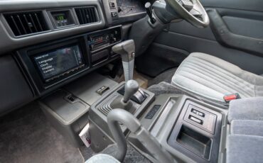 Mitsubishi-Delica-Star-Wagon-1991-Minivan-21