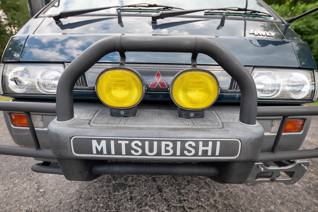 Mitsubishi-Delica-Star-Wagon-1991-Minivan-23