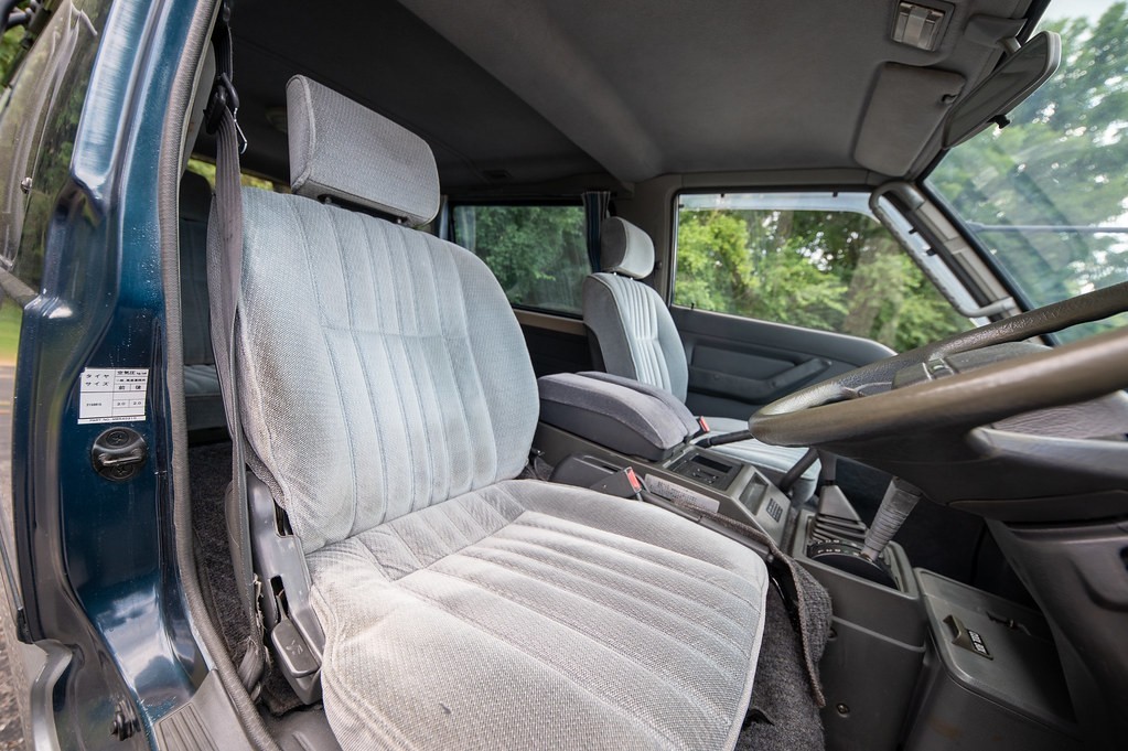 Mitsubishi-Delica-Star-Wagon-1991-Minivan-25