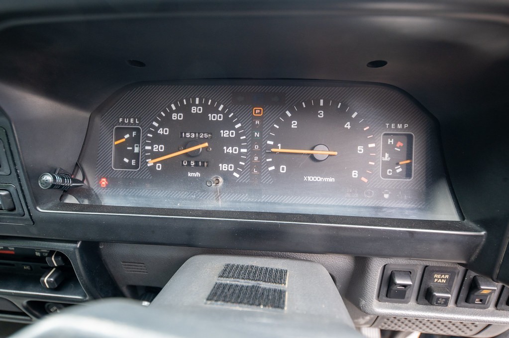 Mitsubishi-Delica-Star-Wagon-1991-Minivan-26