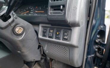 Mitsubishi-Delica-Star-Wagon-1991-Minivan-27