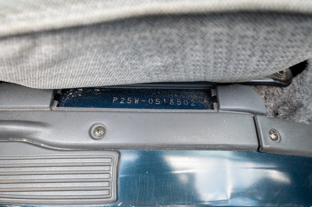 Mitsubishi-Delica-Star-Wagon-1991-Minivan-28