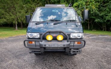 Mitsubishi-Delica-Star-Wagon-1991-Minivan-29