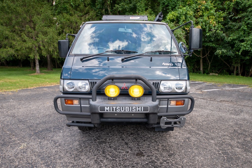 Mitsubishi-Delica-Star-Wagon-1991-Minivan-29