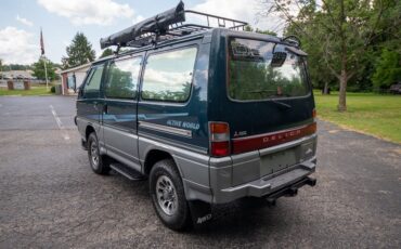 Mitsubishi-Delica-Star-Wagon-1991-Minivan-3