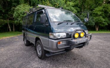 Mitsubishi-Delica-Star-Wagon-1991-Minivan-30
