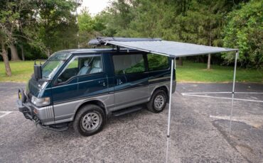 Mitsubishi-Delica-Star-Wagon-1991-Minivan-31
