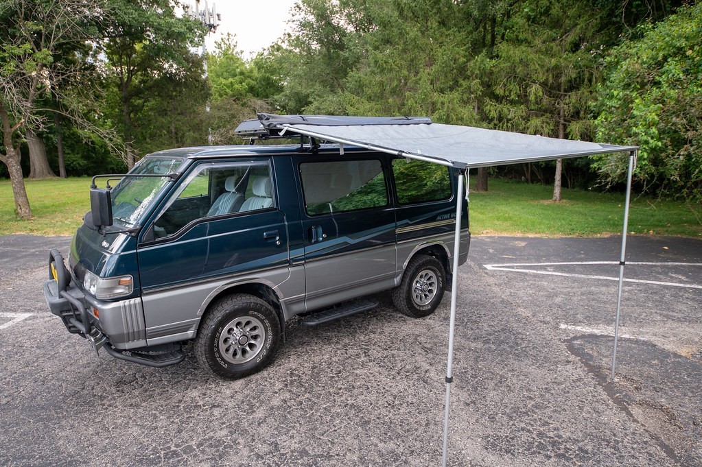 Mitsubishi-Delica-Star-Wagon-1991-Minivan-31