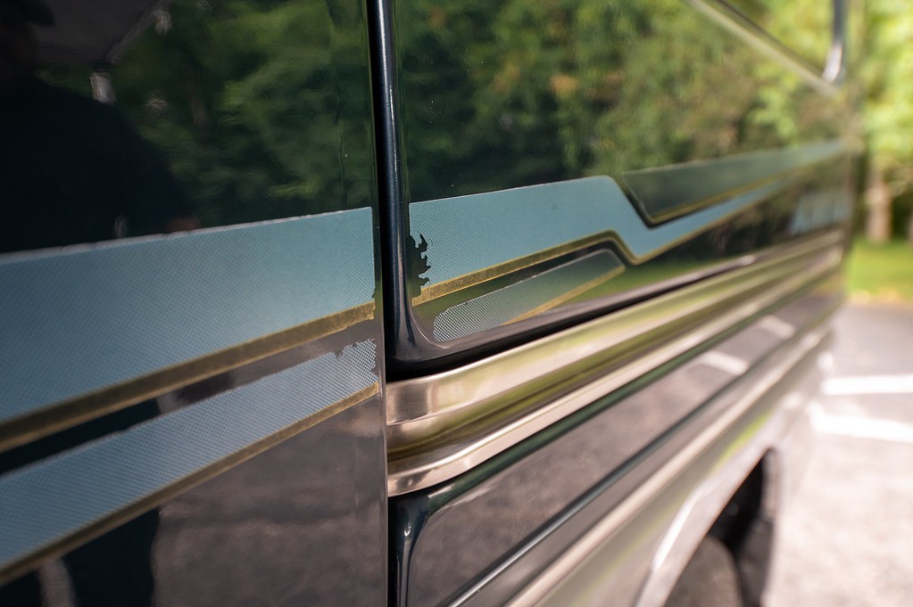 Mitsubishi-Delica-Star-Wagon-1991-Minivan-33