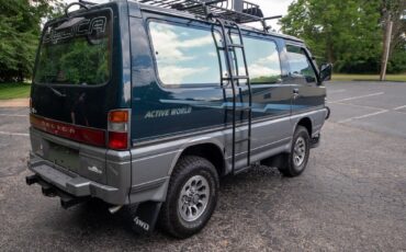 Mitsubishi-Delica-Star-Wagon-1991-Minivan-4