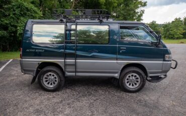 Mitsubishi-Delica-Star-Wagon-1991-Minivan-5