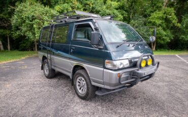 Mitsubishi-Delica-Star-Wagon-1991-Minivan-6