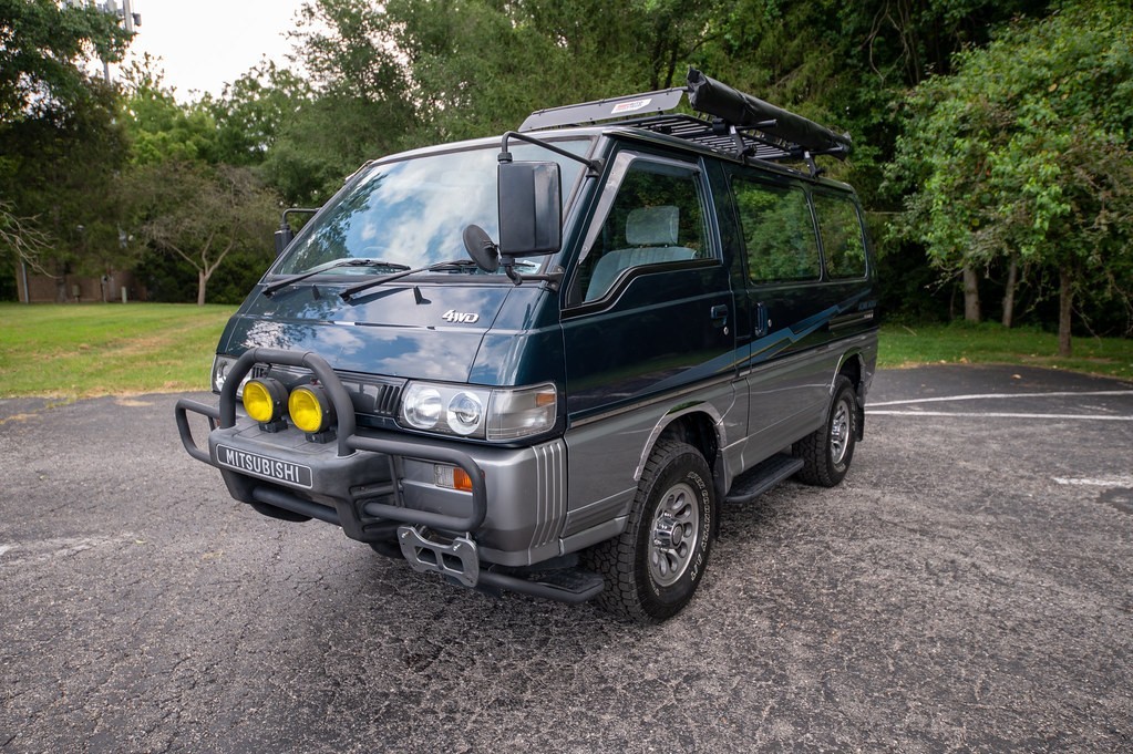 Mitsubishi Delica Star Wagon 1991 Minivan