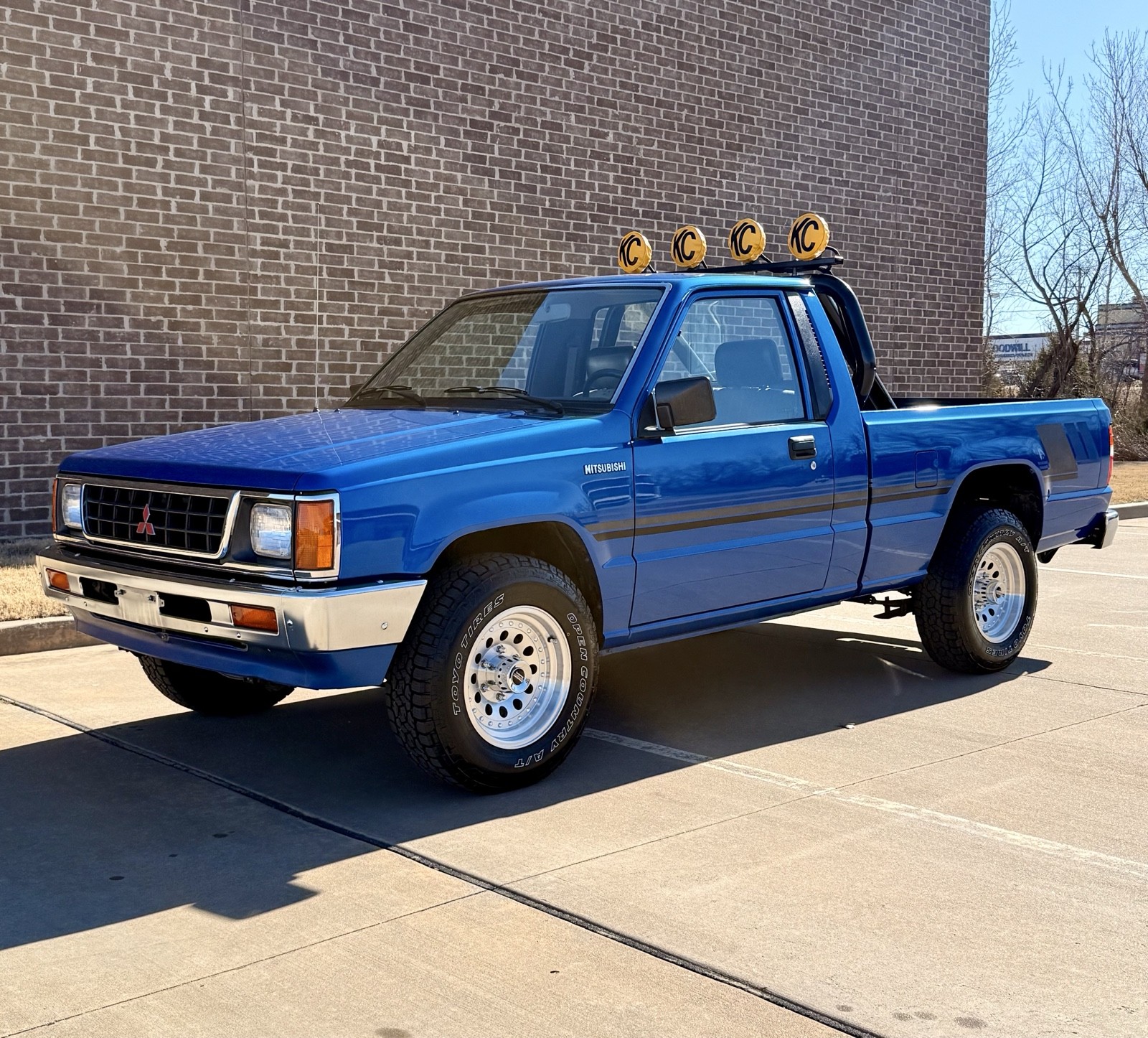 Mitsubishi-Mighty-Max-1991-2