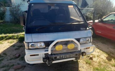 Mitsubishi-delica-diesel-1990-silver-2