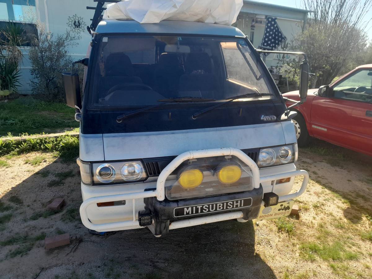 Mitsubishi-delica-diesel-1990-silver-2