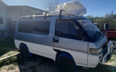 Mitsubishi-delica-diesel-1990-silver-3