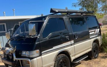Mitsubishi-delica-diesel-1992-black-2