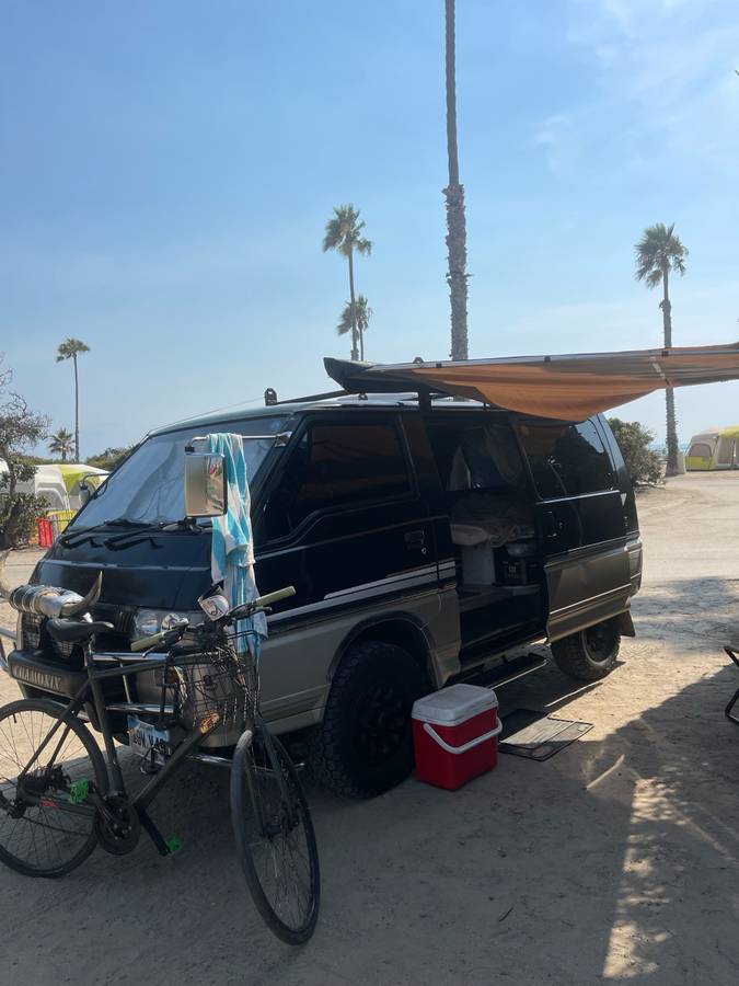 Mitsubishi-delica-diesel-1992-black