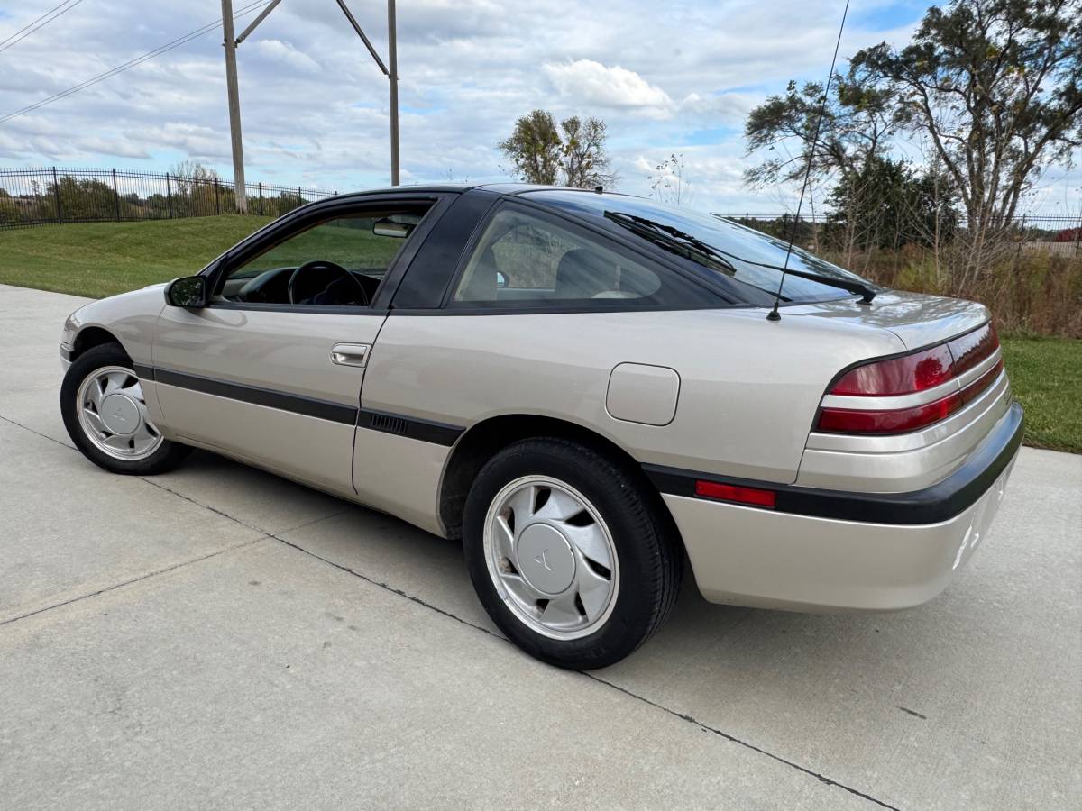 Mitsubishi-eclipse-gs-1990-silver-7