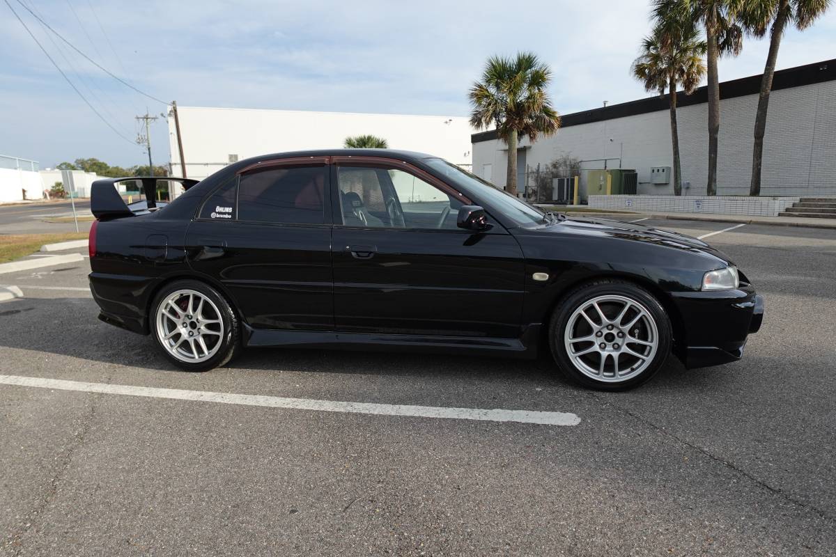 Mitsubishi-lancer-evolution-1996-black-10