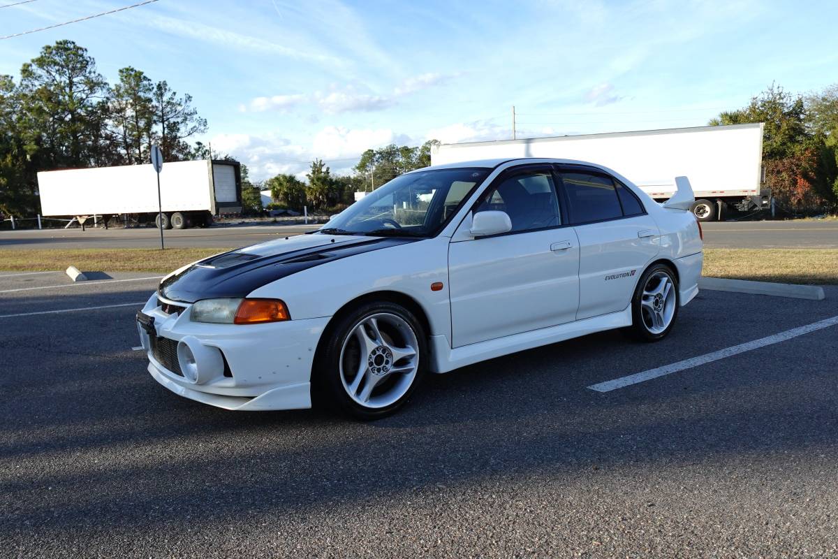 Mitsubishi-lancer-evolution-1996-white-12
