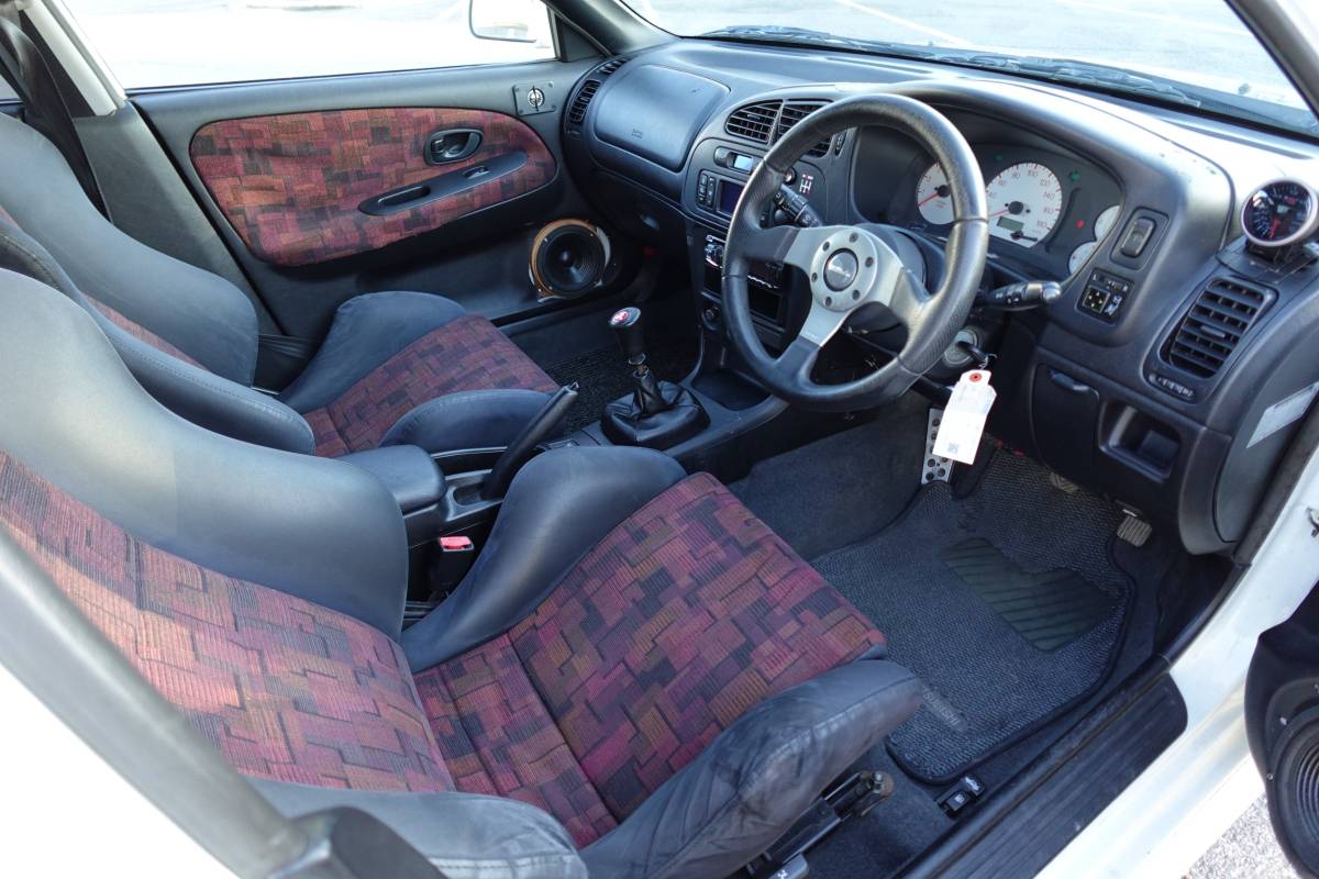 Mitsubishi-lancer-evolution-1996-white-13