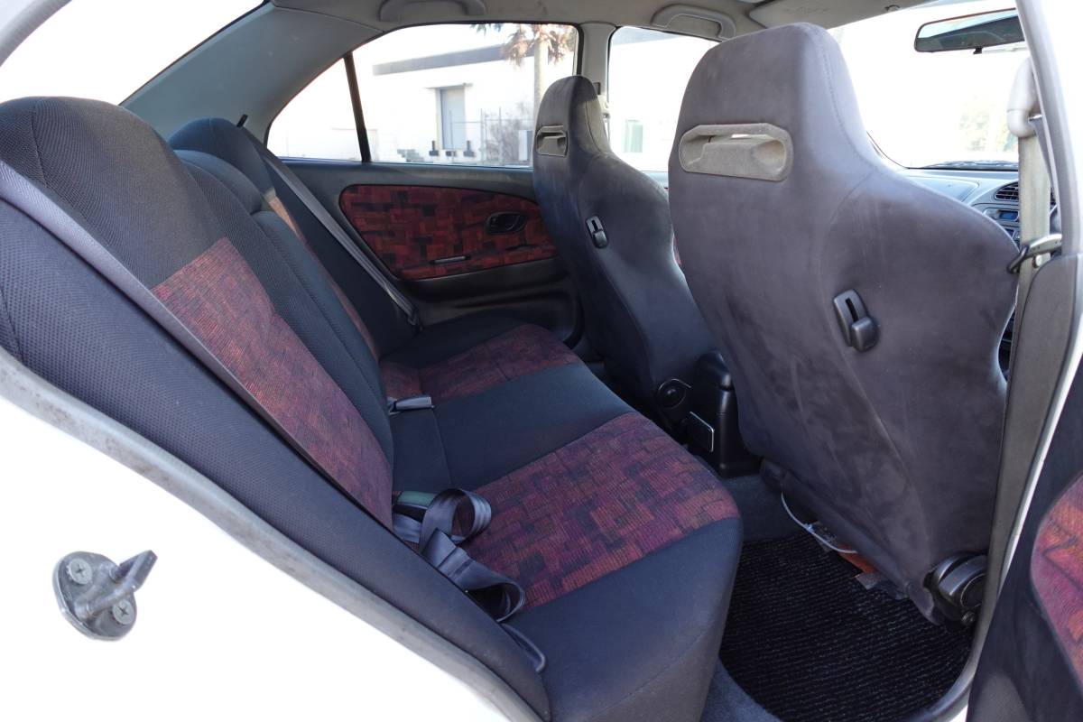 Mitsubishi-lancer-evolution-1996-white-16