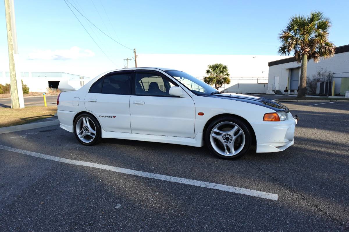 Mitsubishi-lancer-evolution-1996-white-3