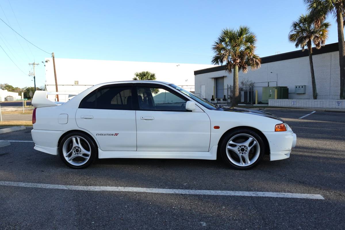 Mitsubishi-lancer-evolution-1996-white-5
