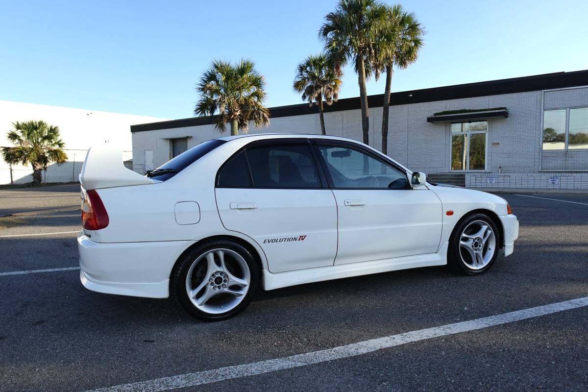 Mitsubishi-lancer-evolution-1996-white-6
