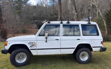 Mitsubishi-montero-rs-1990-white-1