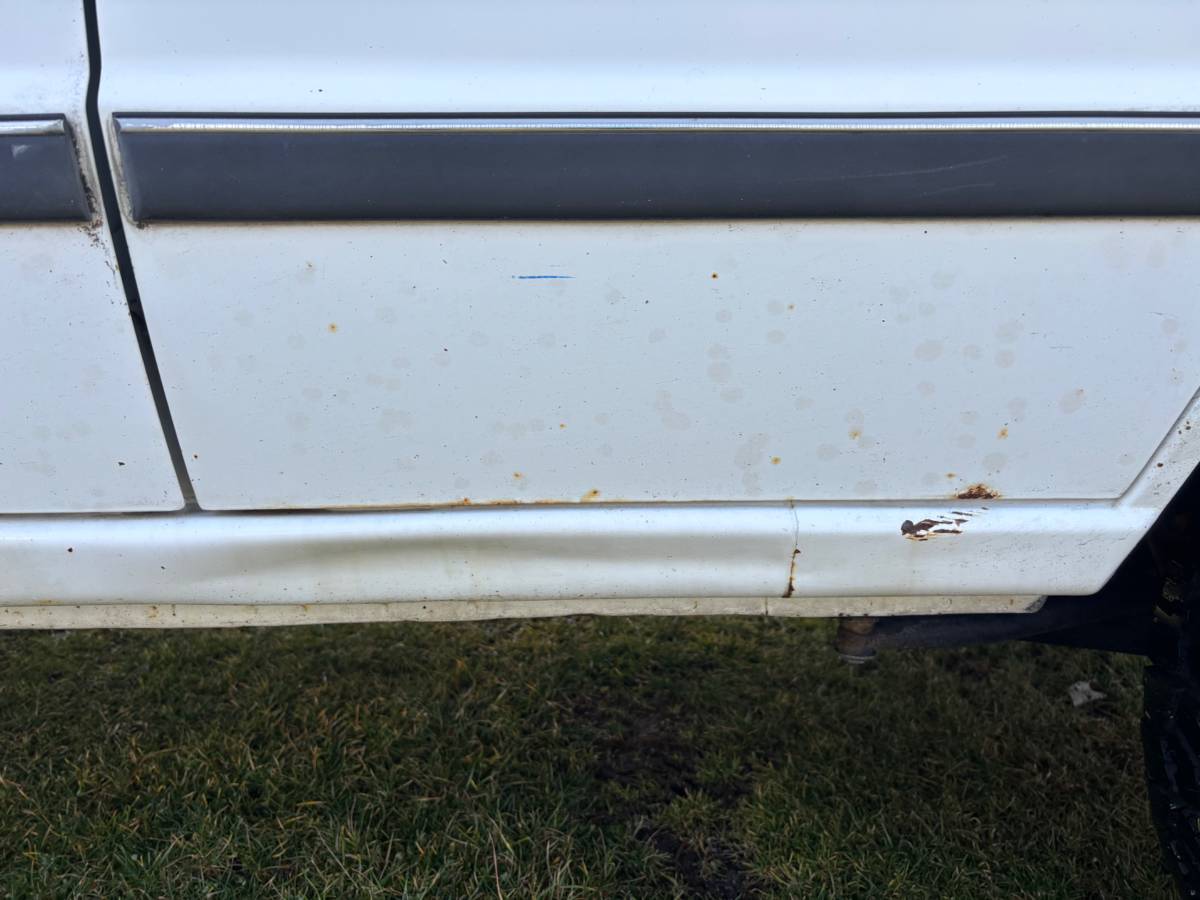 Mitsubishi-montero-rs-1990-white-10