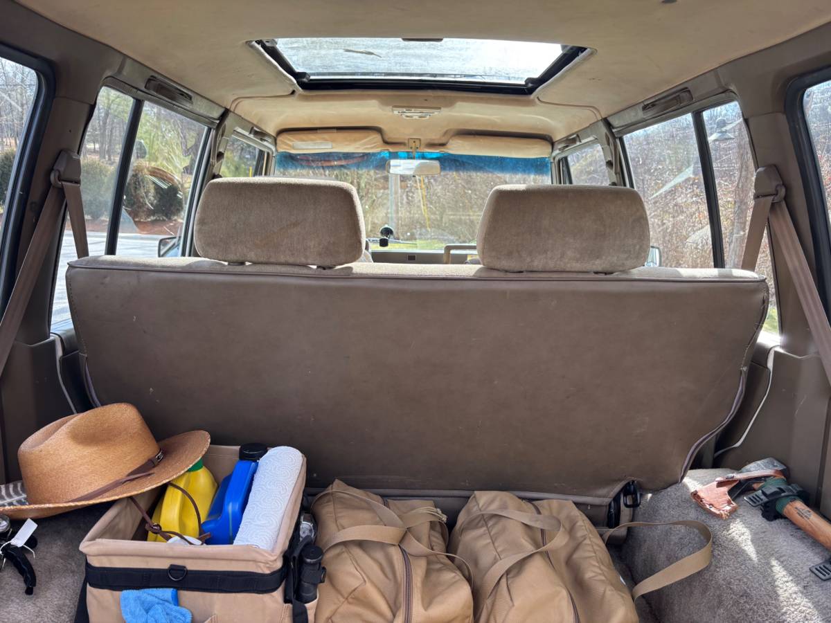 Mitsubishi-montero-rs-1990-white-13