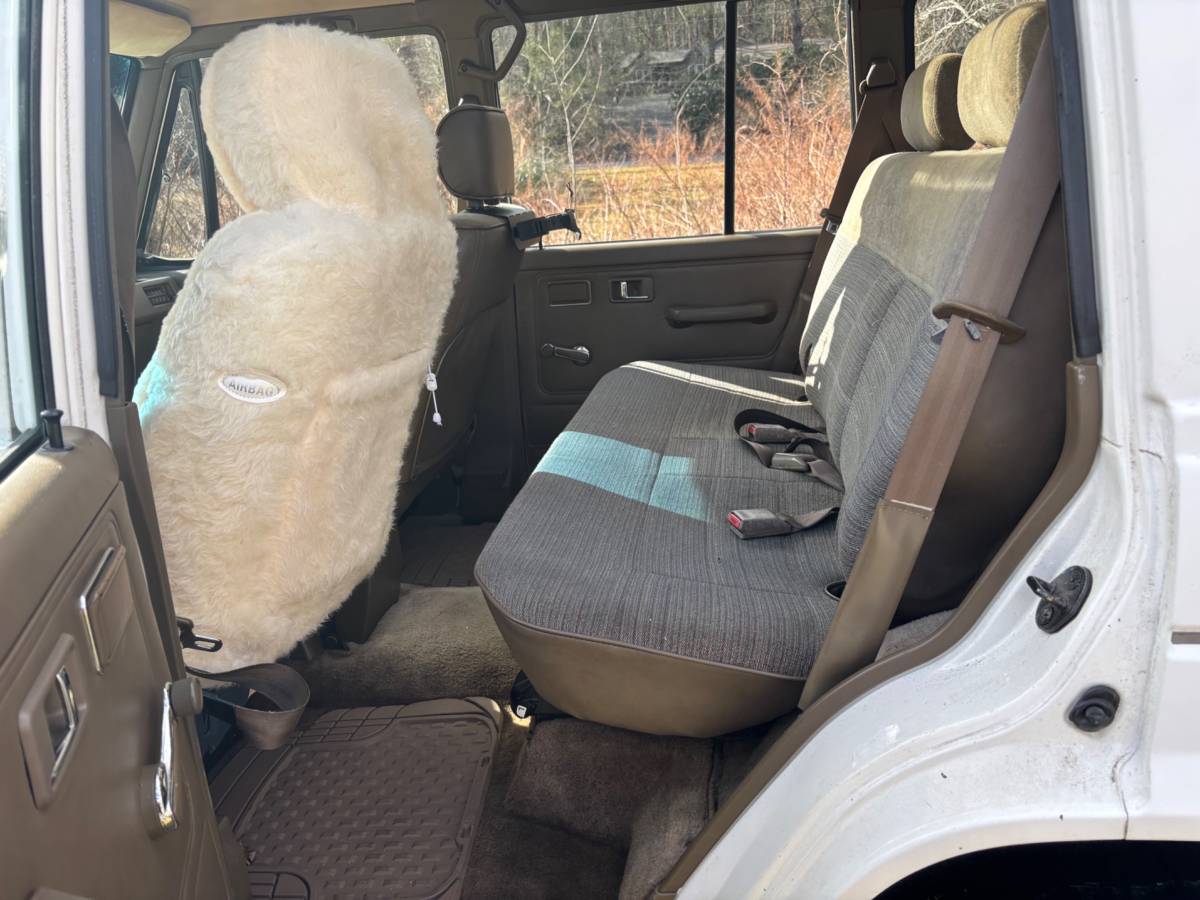 Mitsubishi-montero-rs-1990-white-14