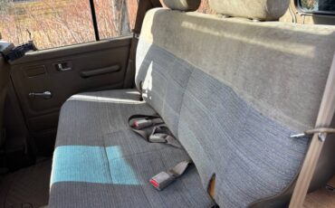 Mitsubishi-montero-rs-1990-white-15