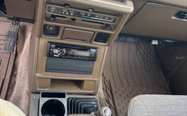 Mitsubishi-montero-rs-1990-white-18