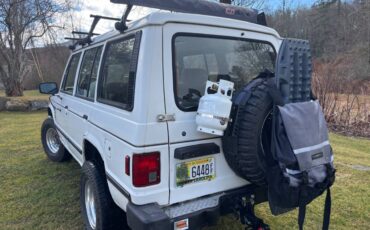 Mitsubishi-montero-rs-1990-white-2