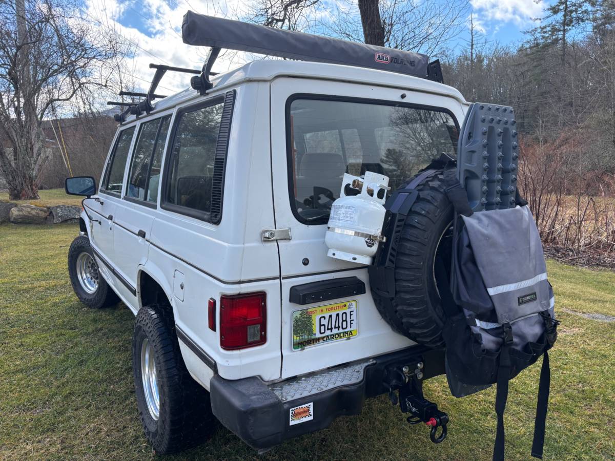 Mitsubishi-montero-rs-1990-white-2